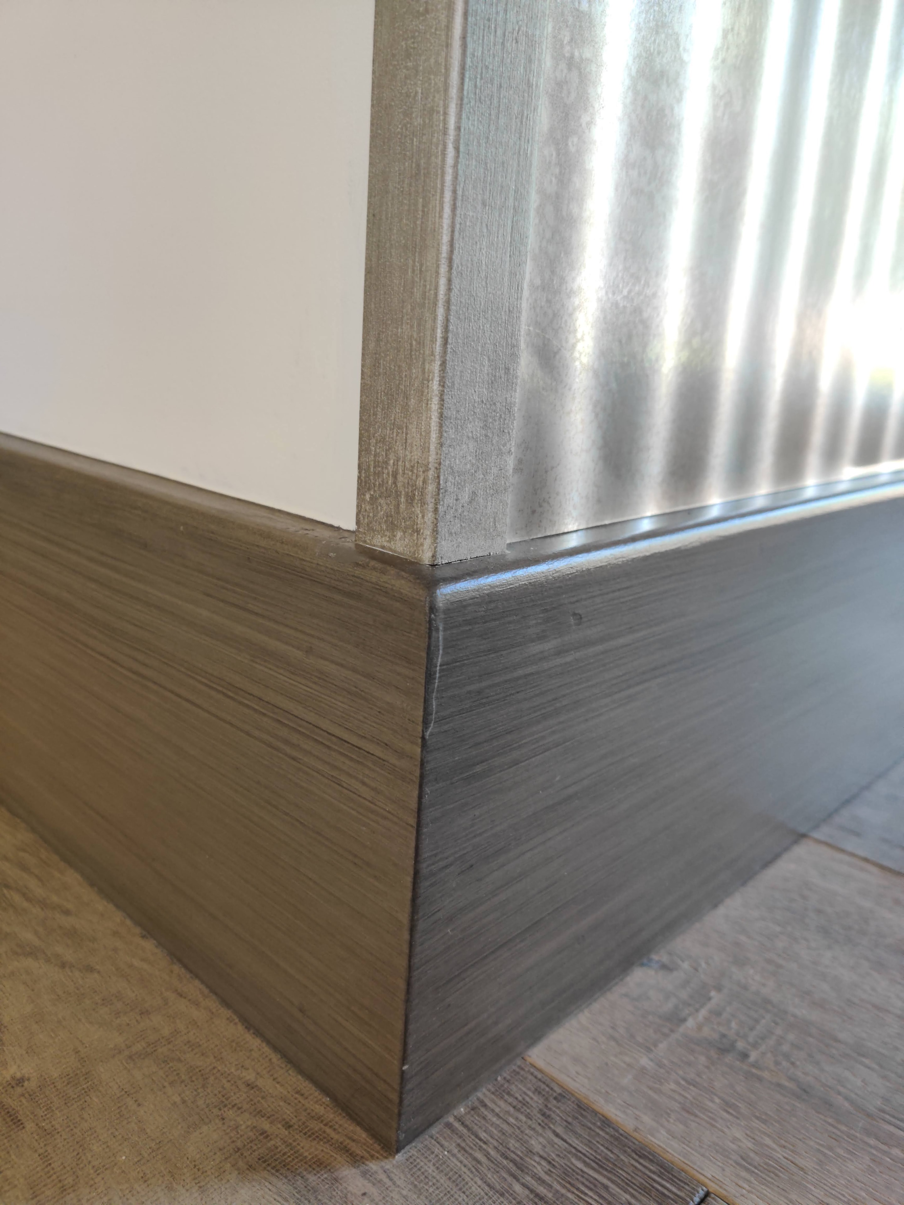 Wood grain finish